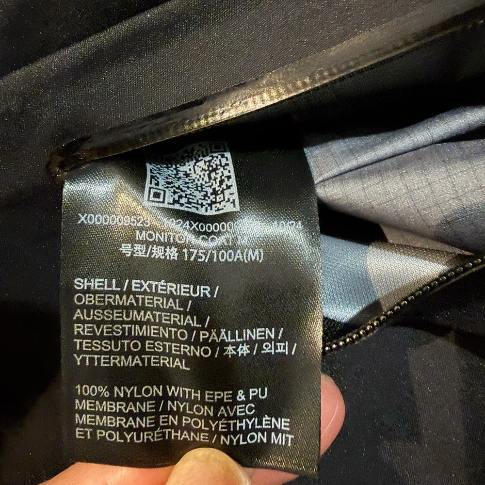 Arcteryx Men's Black monitorJacket - Picture 7 of 9